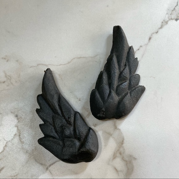 Vintage Pair Black Cast Iron Wing Paperweights - Picture 3 of 5